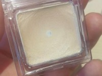 《无印良品耳塞使用体验及评价》（探究无印良品耳塞的舒适性、隔音效果和持久性能）