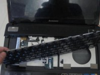 如何使用联想Y460光盘重新安装系统（详细教程及注意事项，轻松解决系统问题）